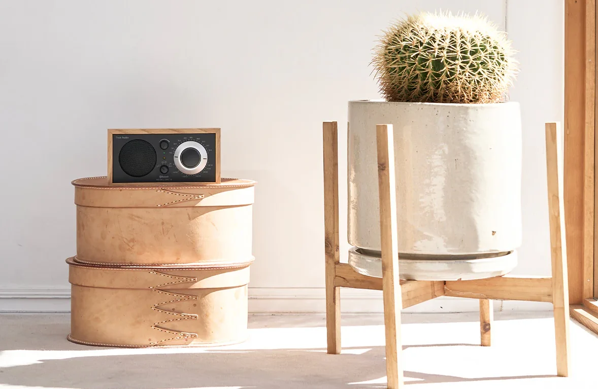 Tivoli audio model one BT cherry απο την Apopsis Sound σε Ελλάδα και Κύπρο